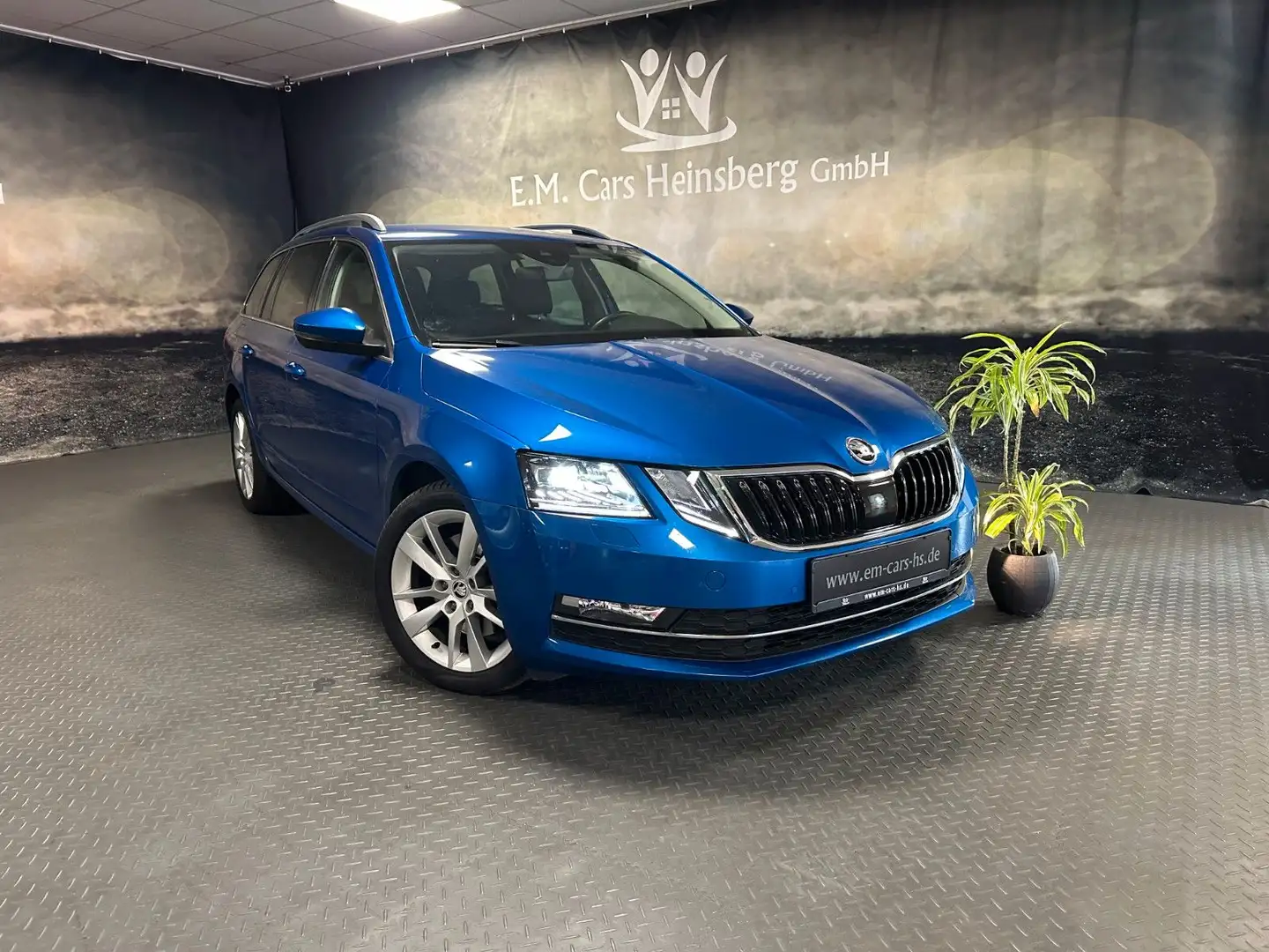 Skoda Octavia Combi 2.0 TDI Premium Edition Columbus Bleu - 1
