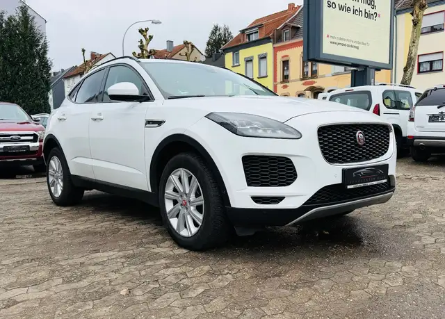 Jaguar E-Pace D150 SE 4WD LED Navi Kamera Pano PDC AHK