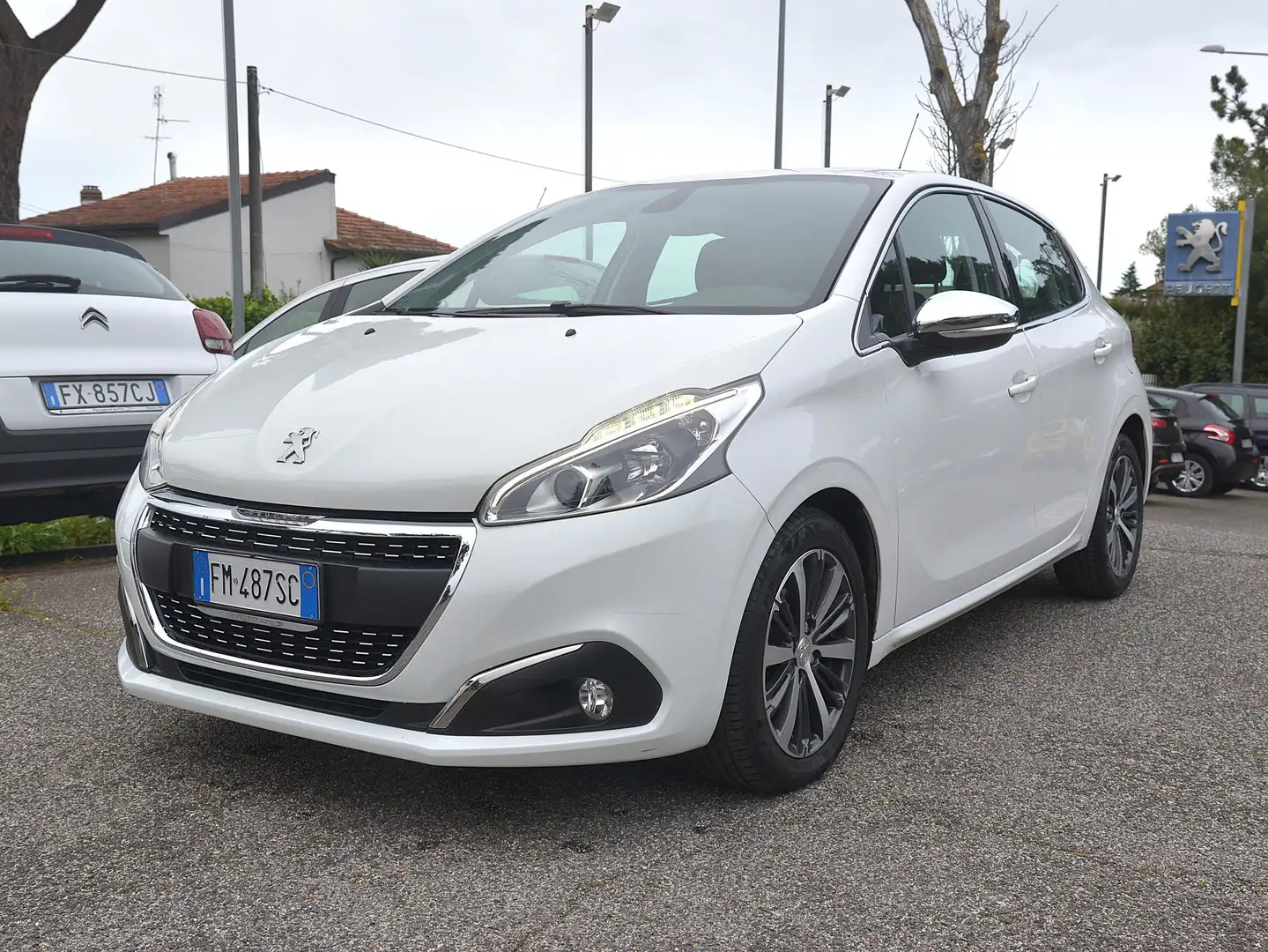 Peugeot 208 208 5p 1.6 bluehdi Allure 75cv Bianco - 1