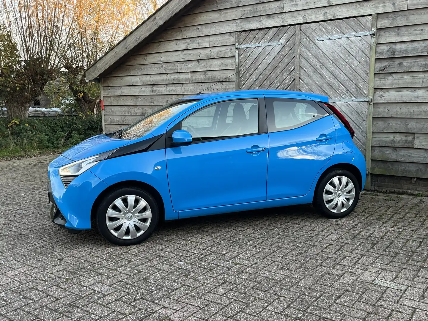 Toyota Aygo 1.0 VVT-i x-play limited | Airco | Carplay | Camer Bleu - 2