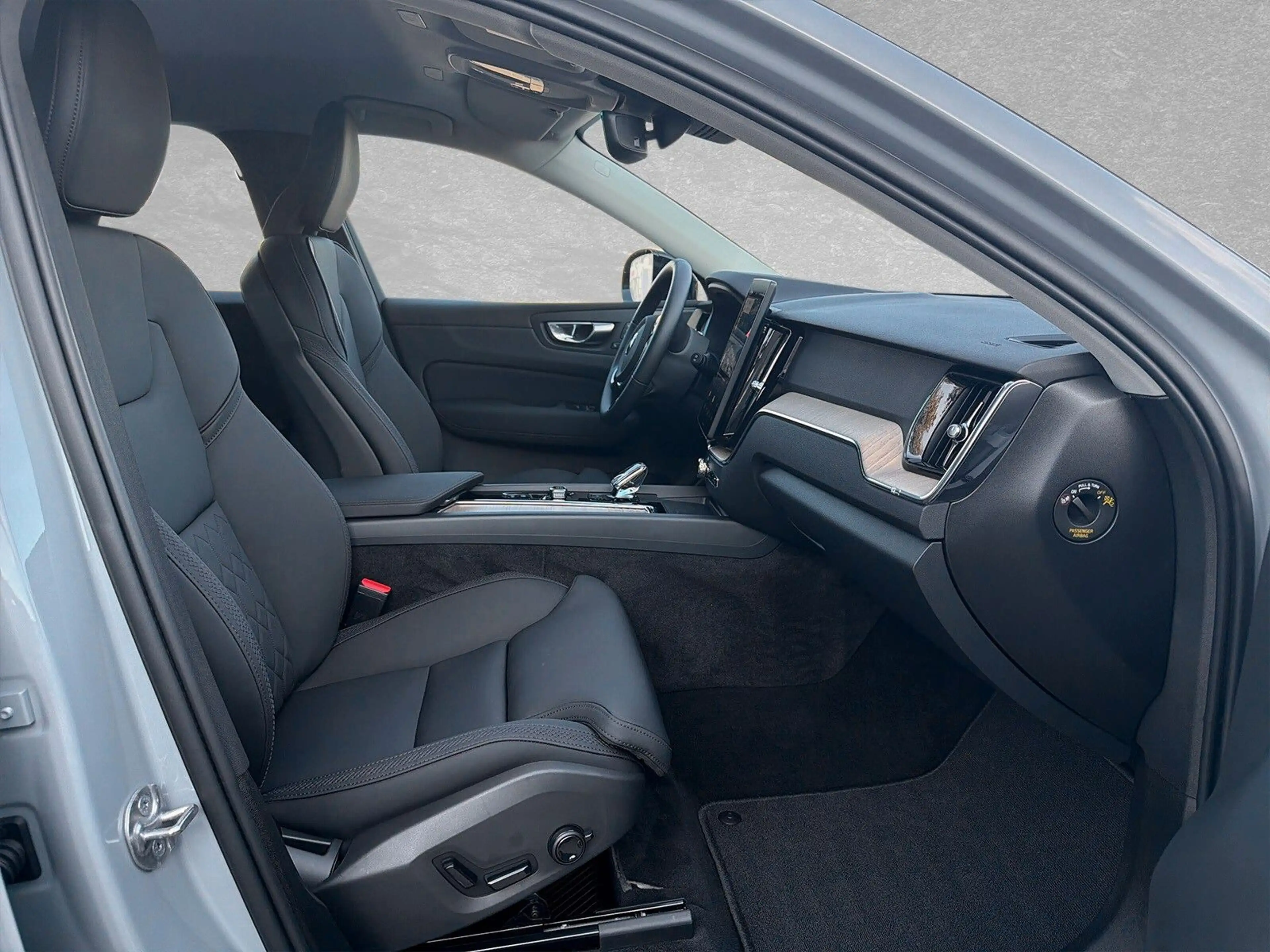 Volvo XC60 T8 AWD Plug-in-Hybrid Plus Dark ACC BLIS — photo 4