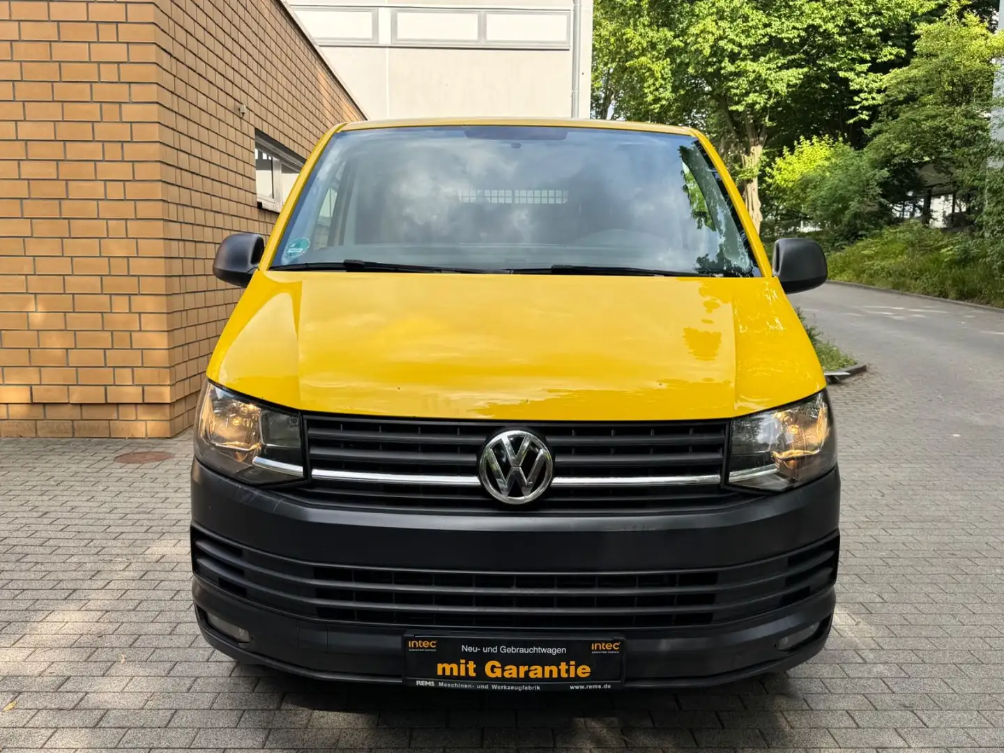 Volkswagen T6 Transporter /AUTOMATIK/ALUCA-HANDWERK/SHZ/2XSC Gelb - 2