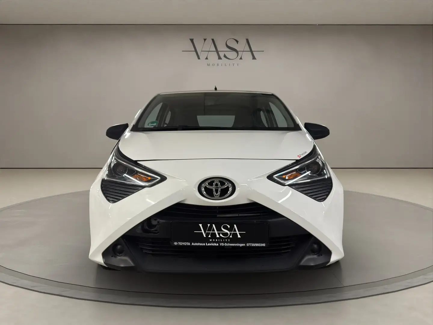 Toyota Aygo x-business Білий - 2