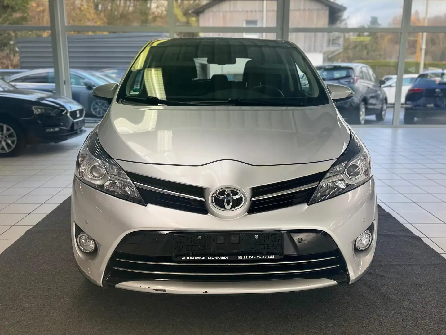 Toyota Verso SkyView Edition*RFK*PDC*PANO*1HAND* Silber - 2