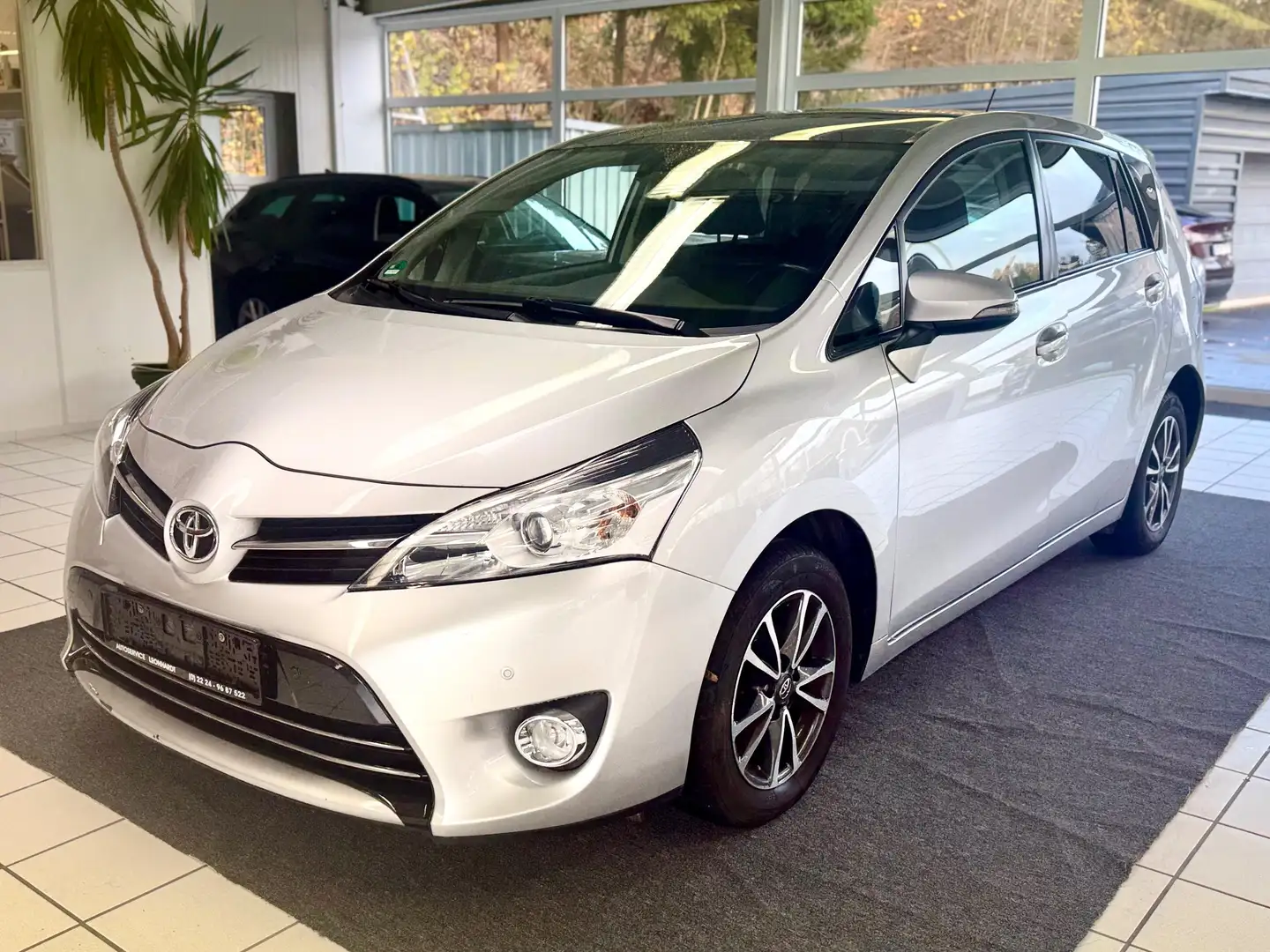 Toyota Verso SkyView Edition*RFK*PDC*PANO*1HAND* Silber - 1