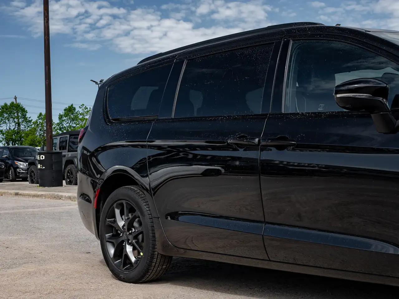 Chrysler Pacifica снимка Chrysler Pacifica