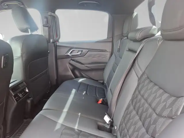 Isuzu D-Max view 11