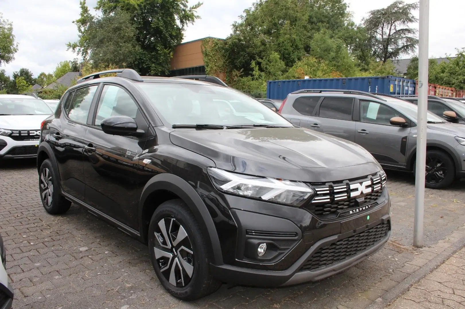 Dacia Sandero Stepway Expression TCe 90 Schwarz - 1