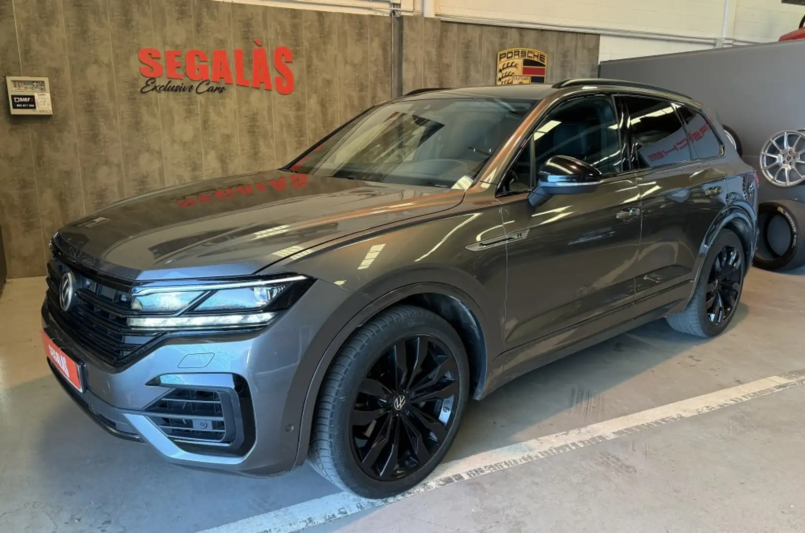 Volkswagen Touareg 3.0TDI V6 R-Line Tiptronic 4Motion 210kW Gris - 1