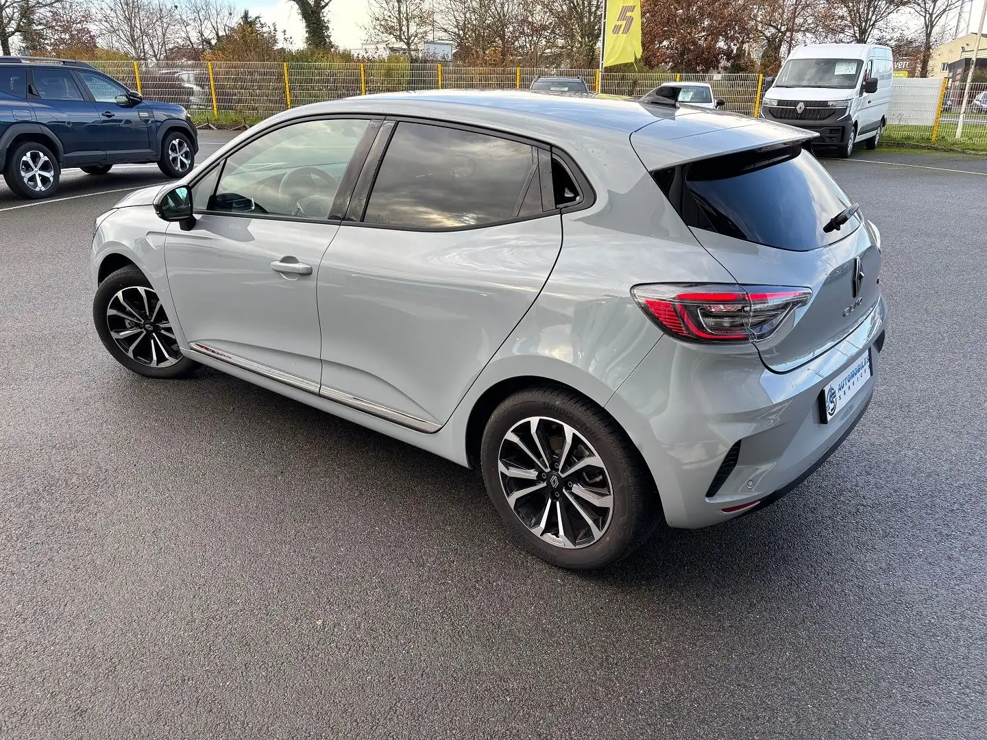 Renault Clio 1.6 E-TECH 145CH FULL HYBRID TECHNO - 24 Grau - 2