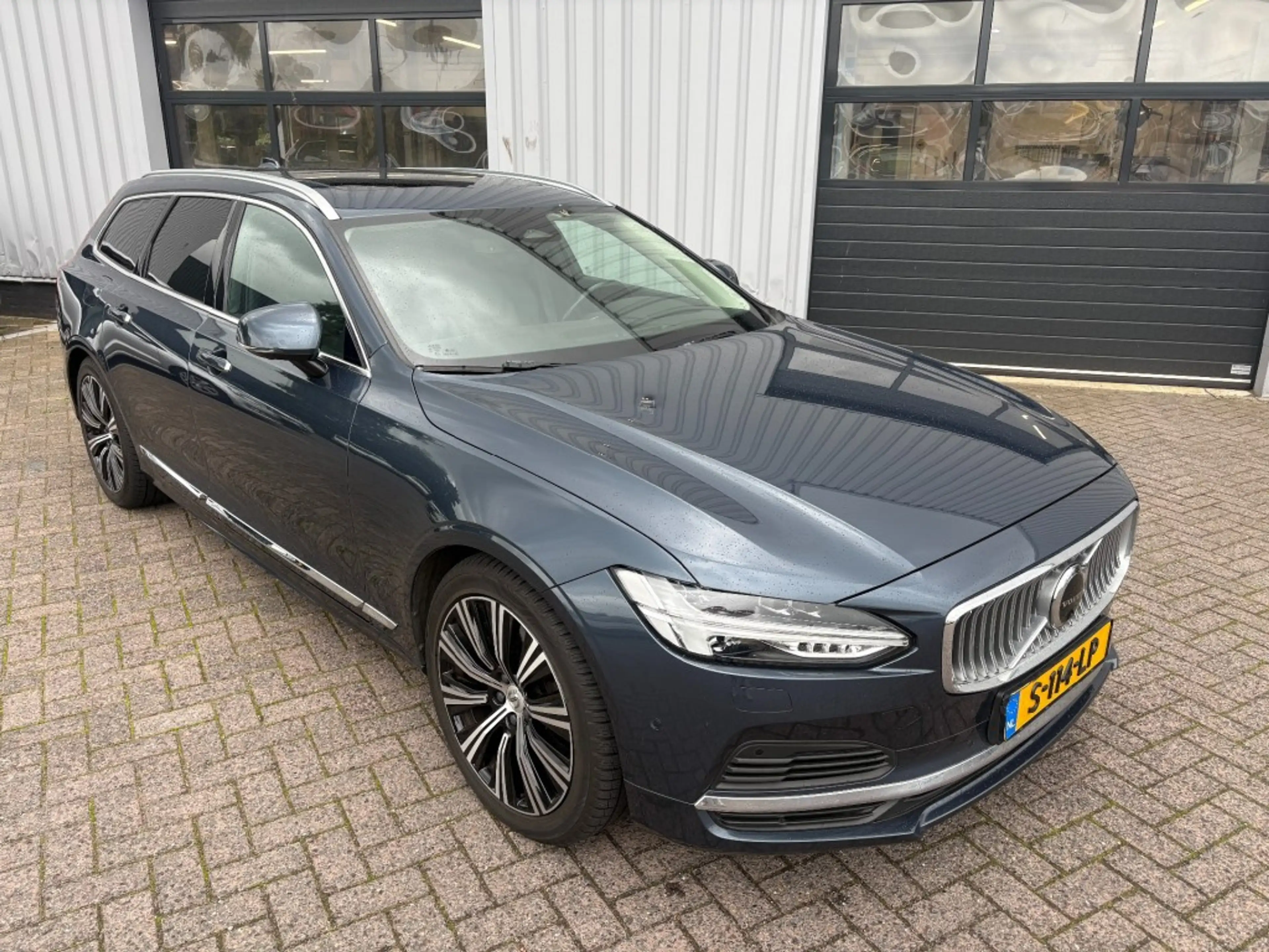 Volvo V90 2.0 T6 Recharge AWD Inscription Pano. I 360 cam I — photo 2