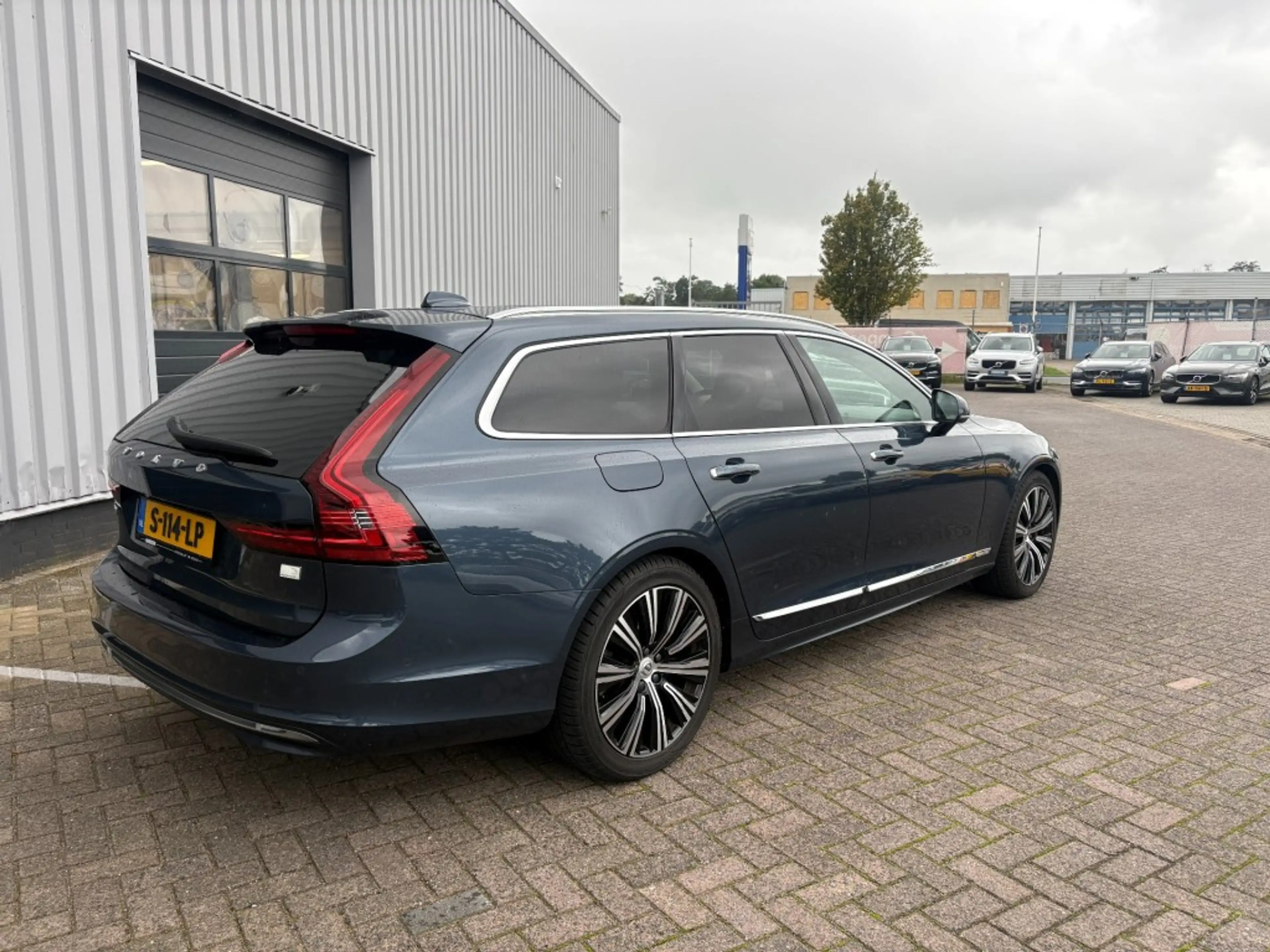 Volvo V90 2.0 T6 Recharge AWD Inscription Pano. I 360 cam I — photo 5