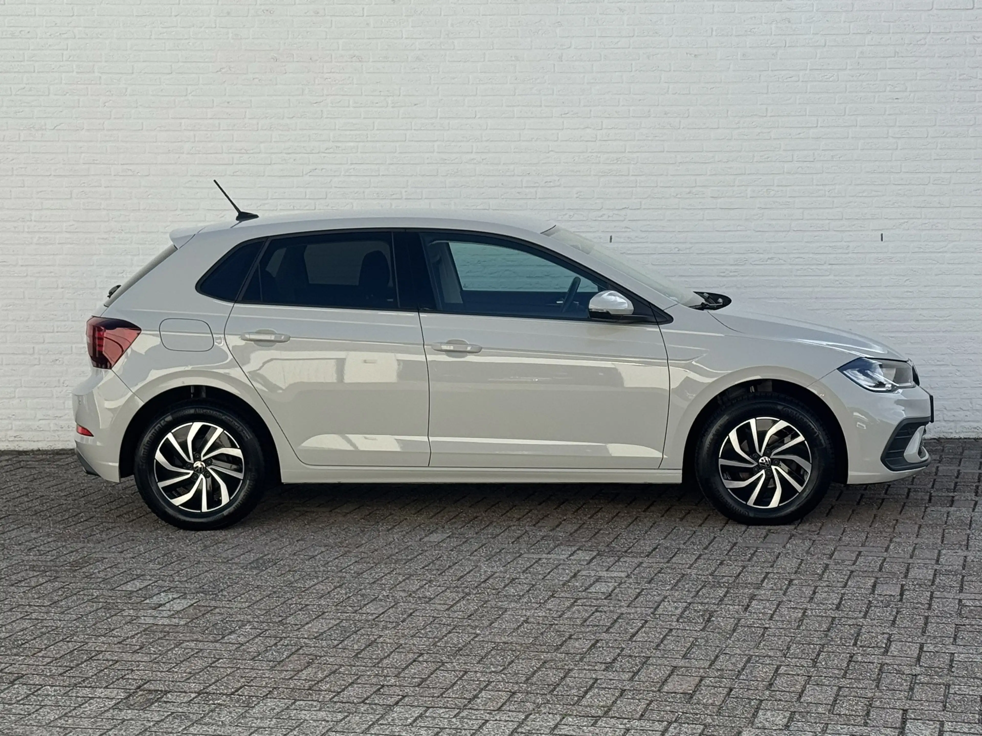 Volkswagen Polo 1.0 TSI Life Edition Carplay Camera Led verlichtin — photo 14