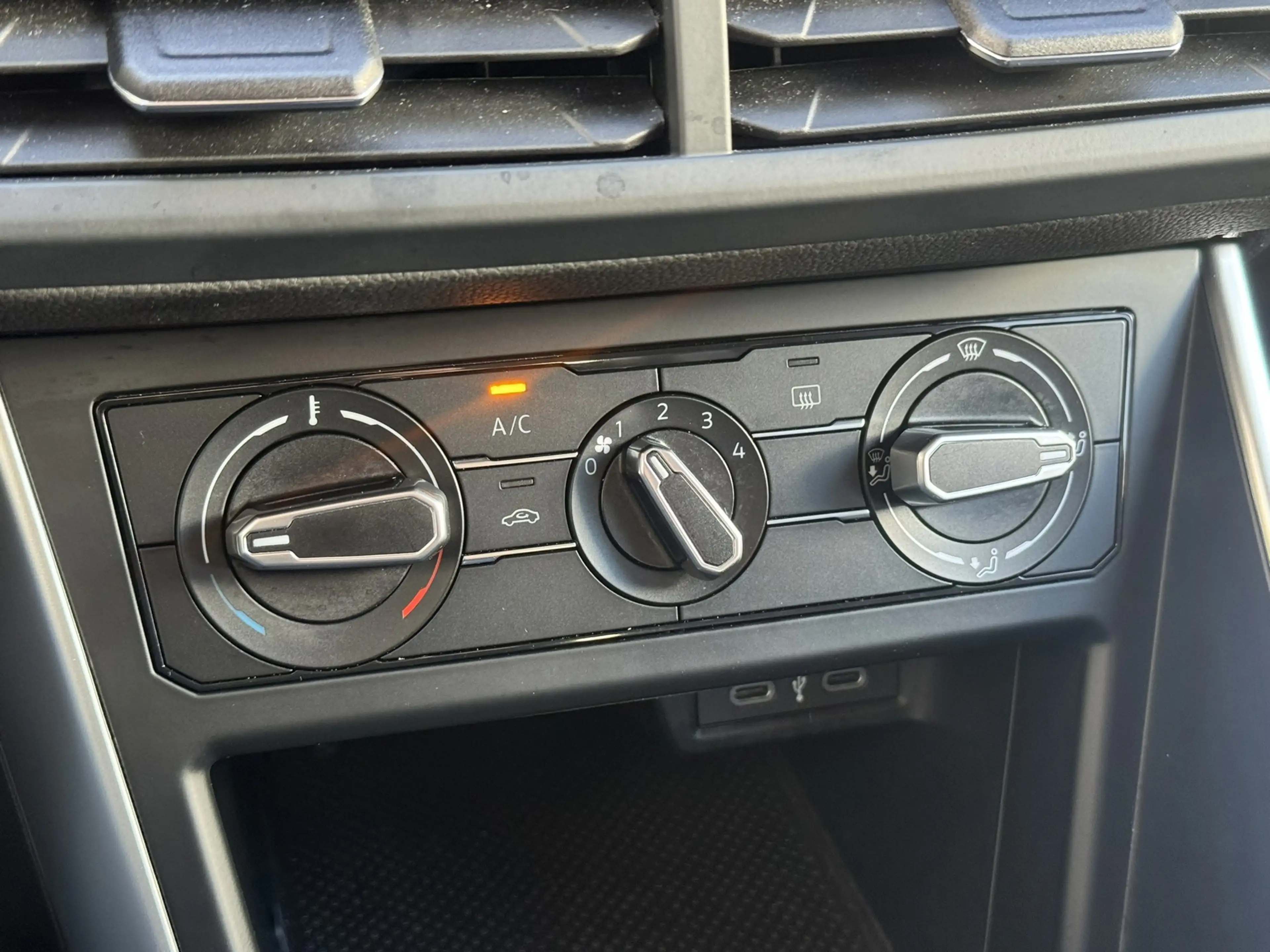 Volkswagen Polo 1.0 TSI Life Edition Carplay Camera Led verlichtin — photo 6