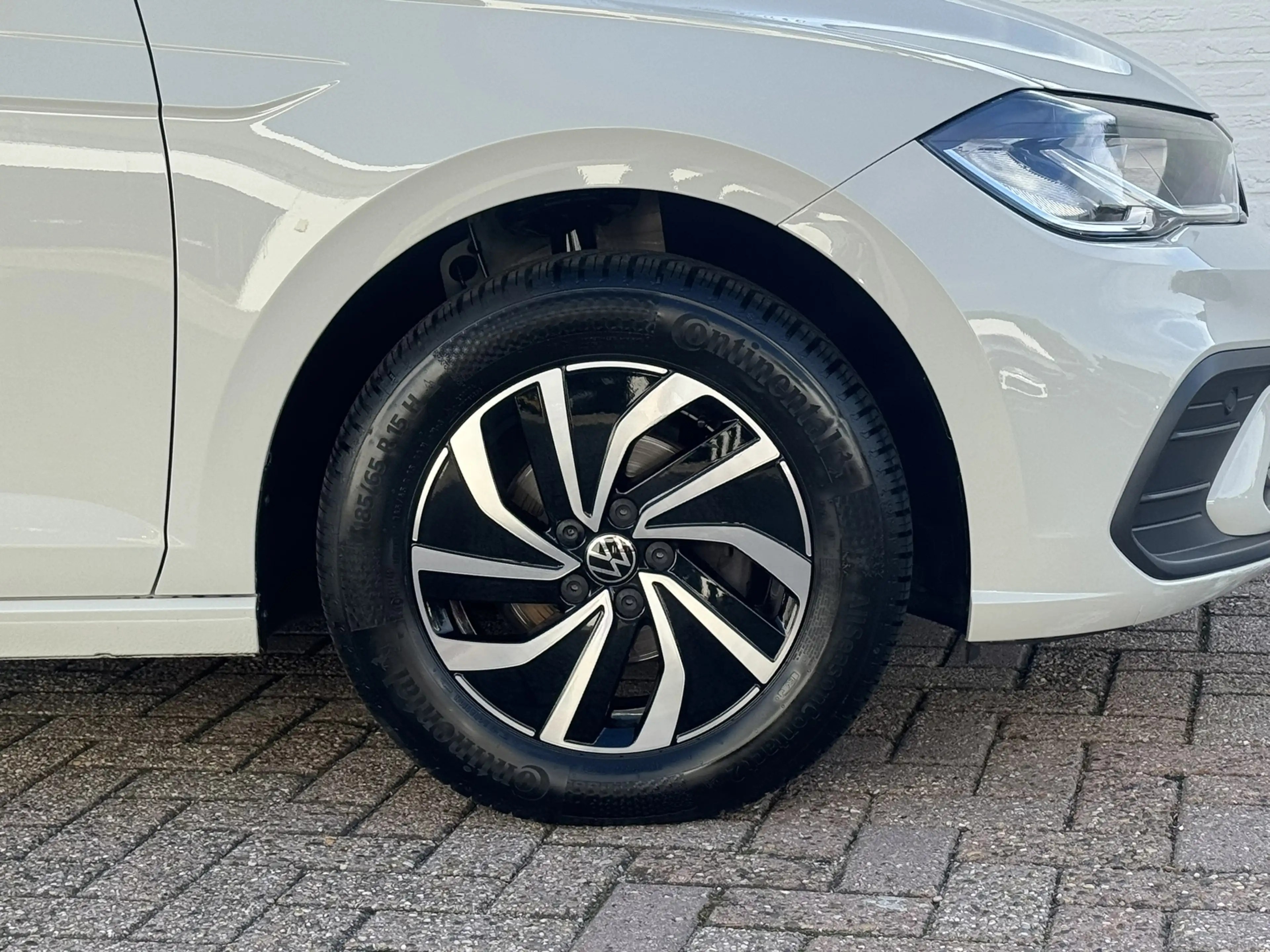 Volkswagen Polo 1.0 TSI Life Edition Carplay Camera Led verlichtin — photo 17