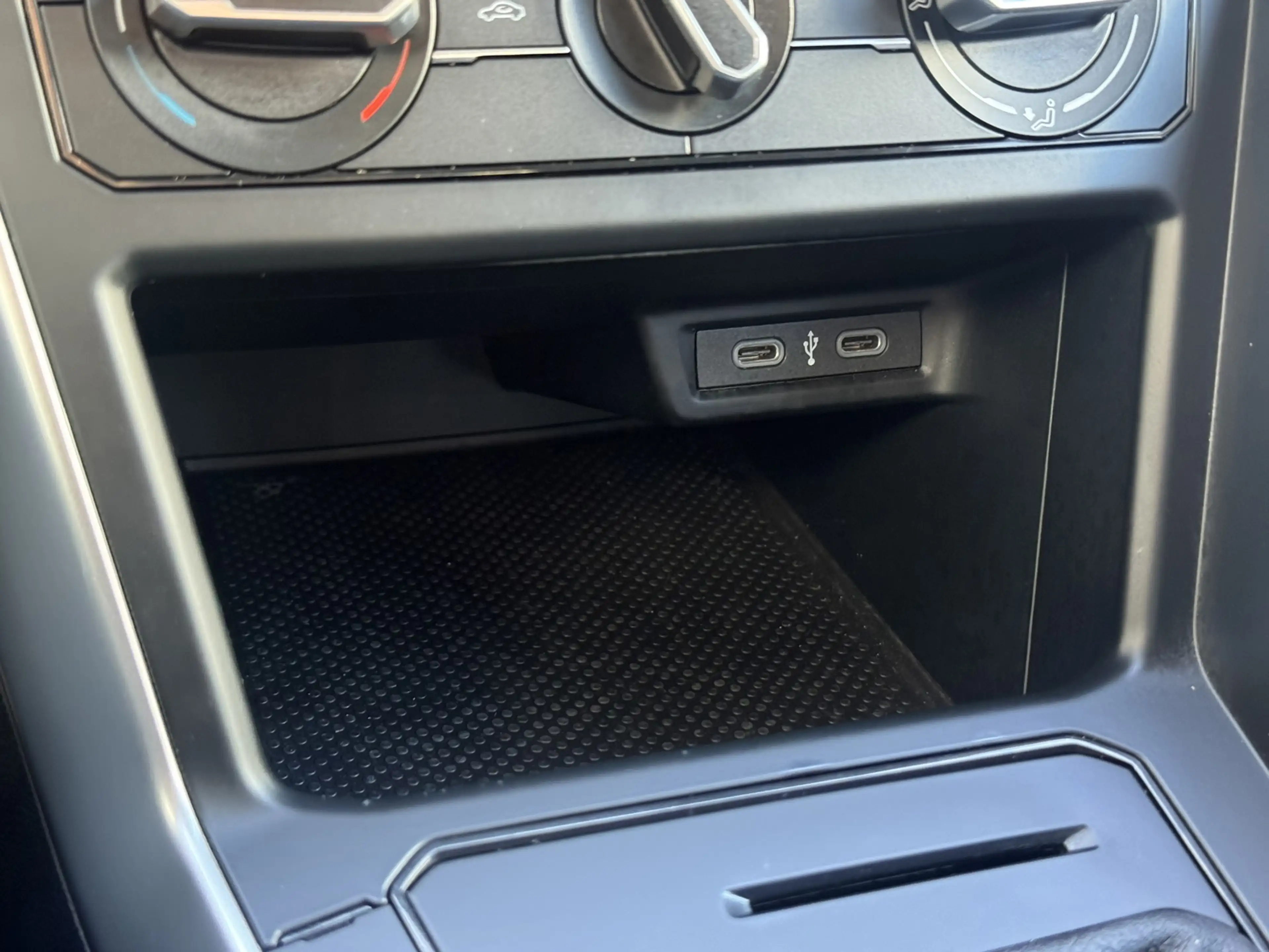 Volkswagen Polo 1.0 TSI Life Edition Carplay Camera Led verlichtin — photo 39