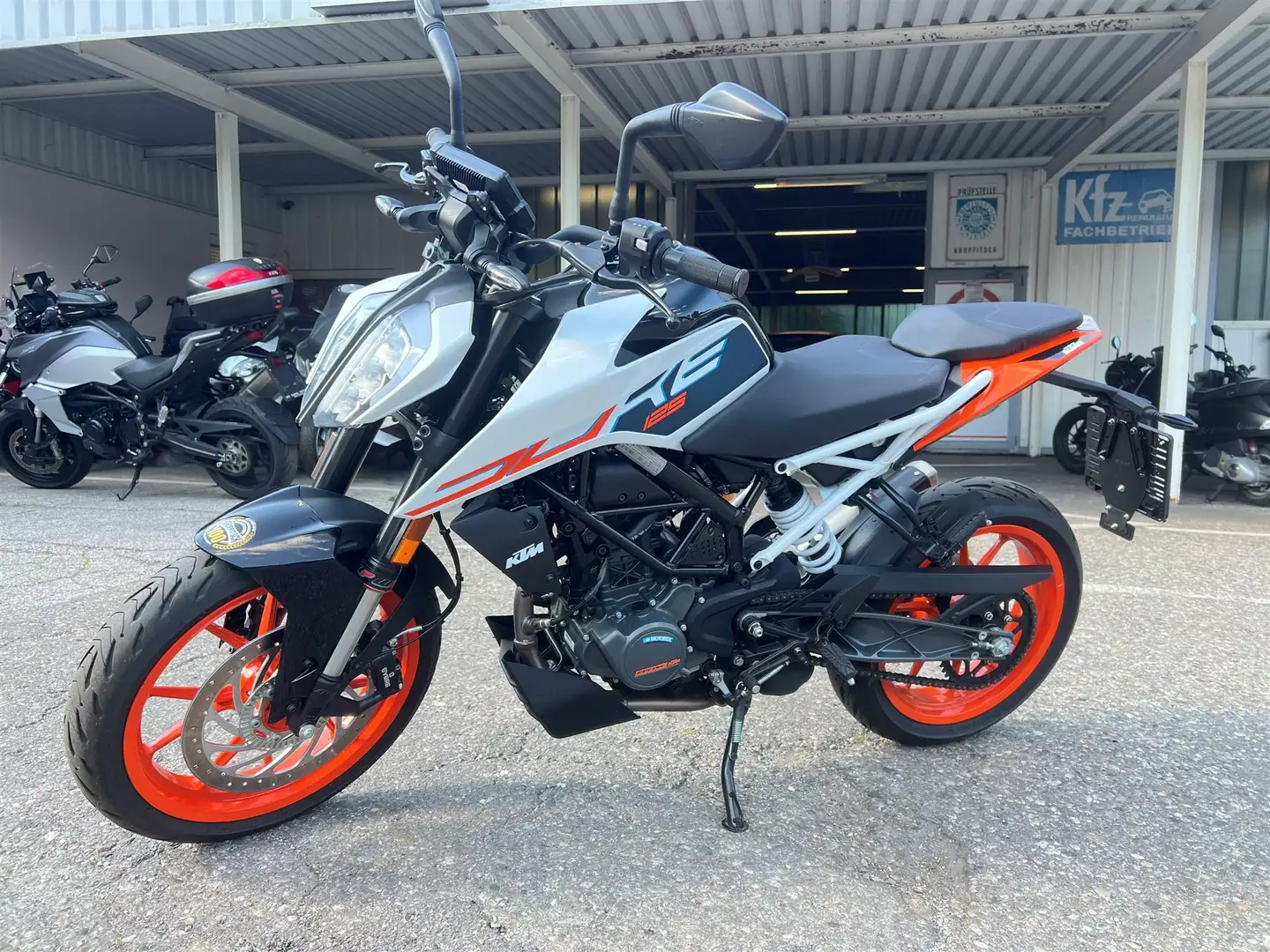 KTM 125 Duke - 1