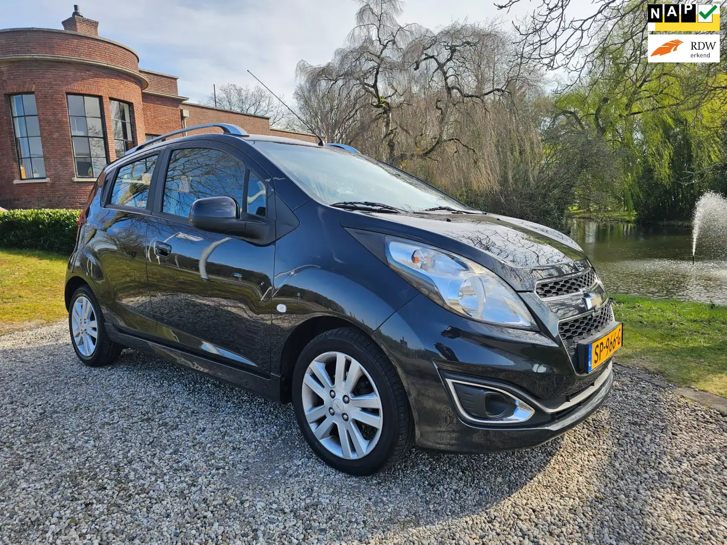 Chevrolet Spark 1.2 16V LTZ AIRCO *apk:02-2026* Zwart - 1