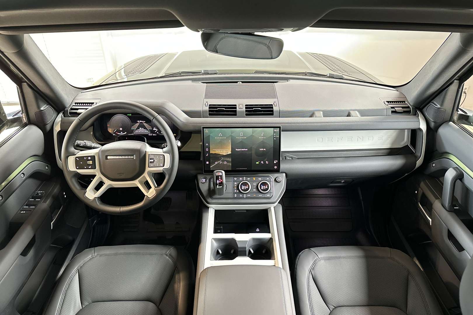 Land Rover Defender 110 Forest Edition 2.0 P300e -  - Joinsteer - #4