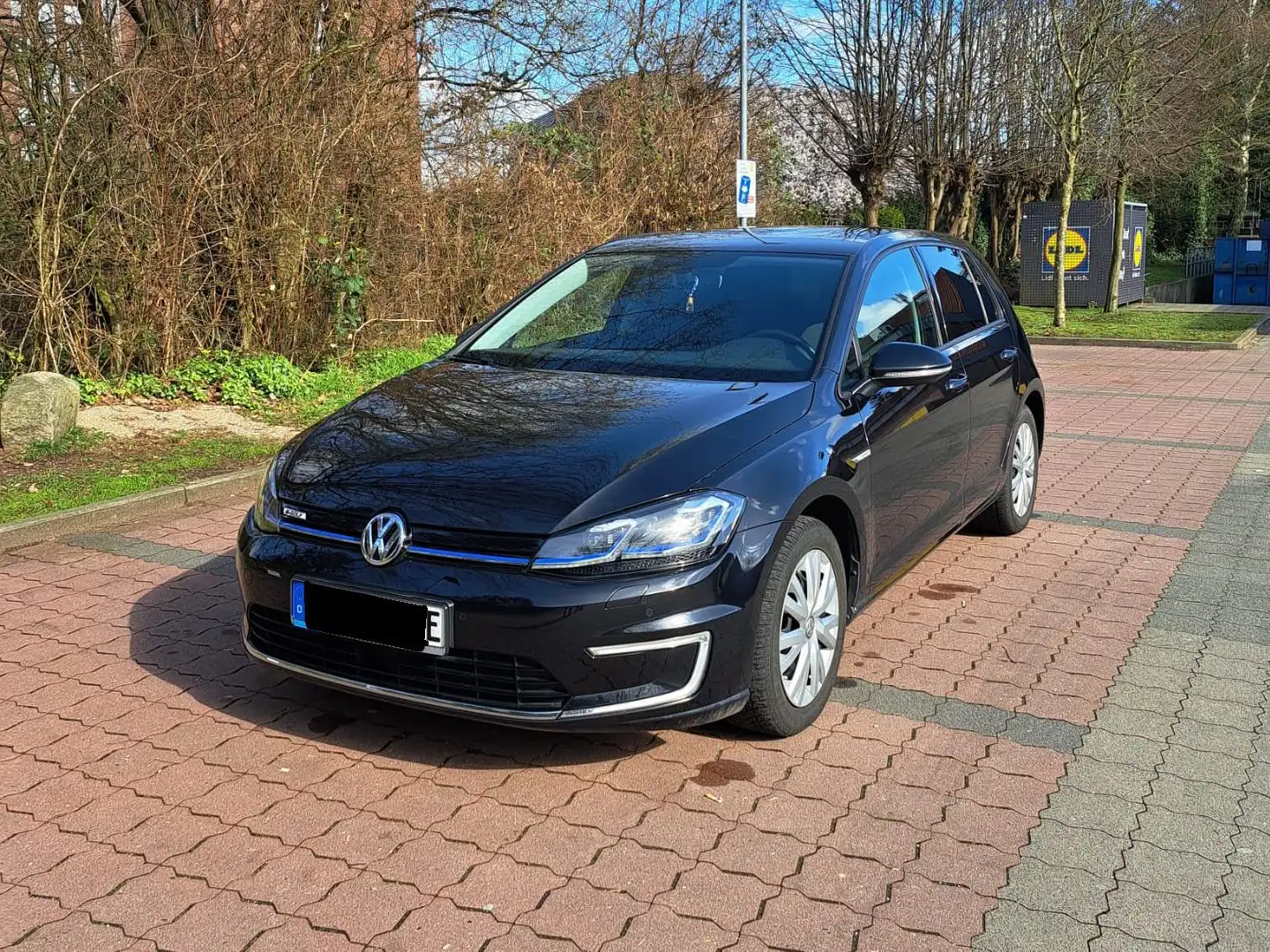 Volkswagen e-Golf TÜV & Service NEU, Schnellladen, Wärmepumpe Schwarz - 1