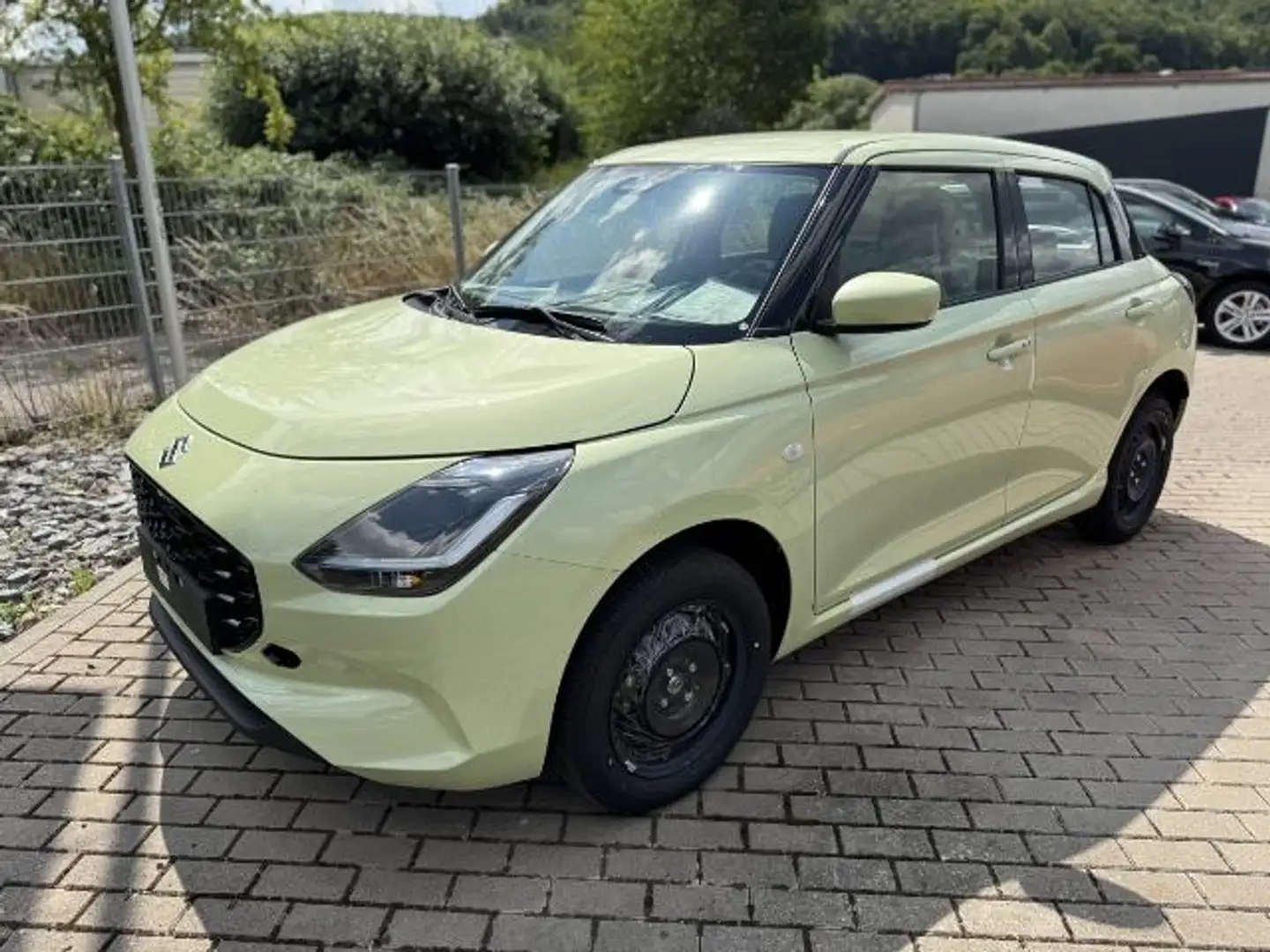 Suzuki Swift 1.2 Dualjet Mild-Hybrid Club ALLGrip Gelb - 1
