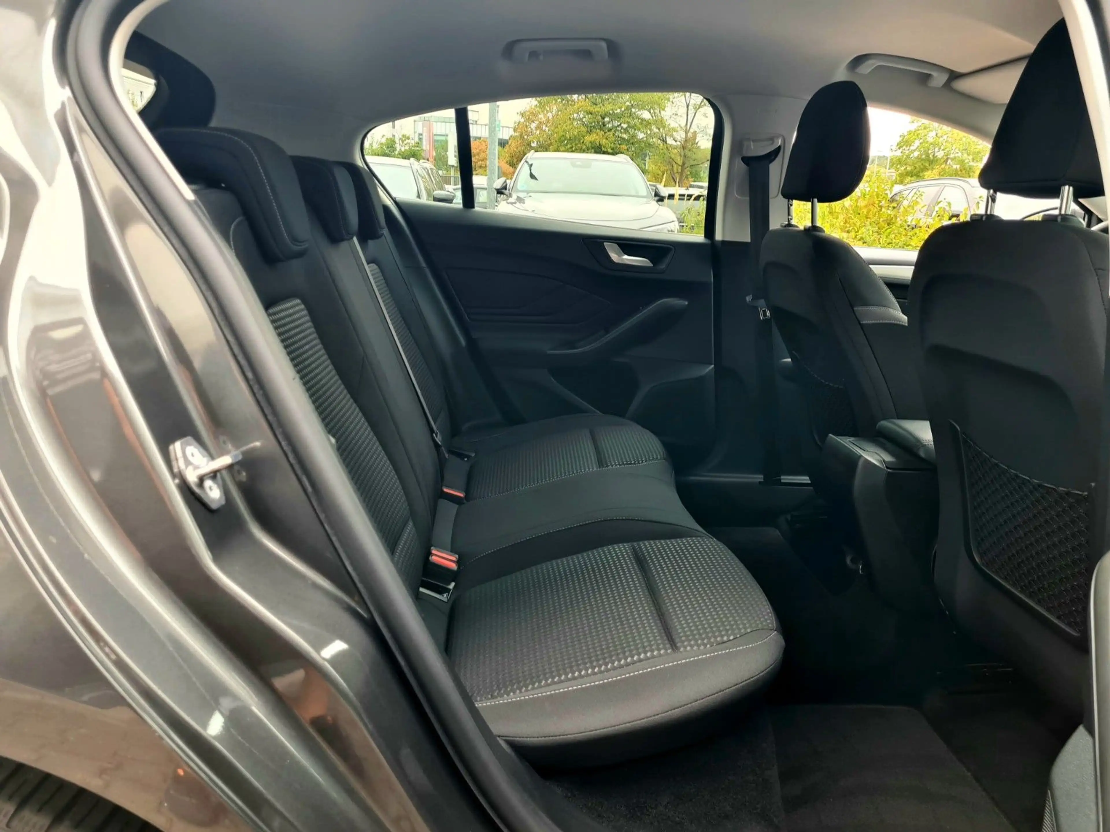 Ford Focus Limo Cool & Connect - NAVI - CAM - — photo 15