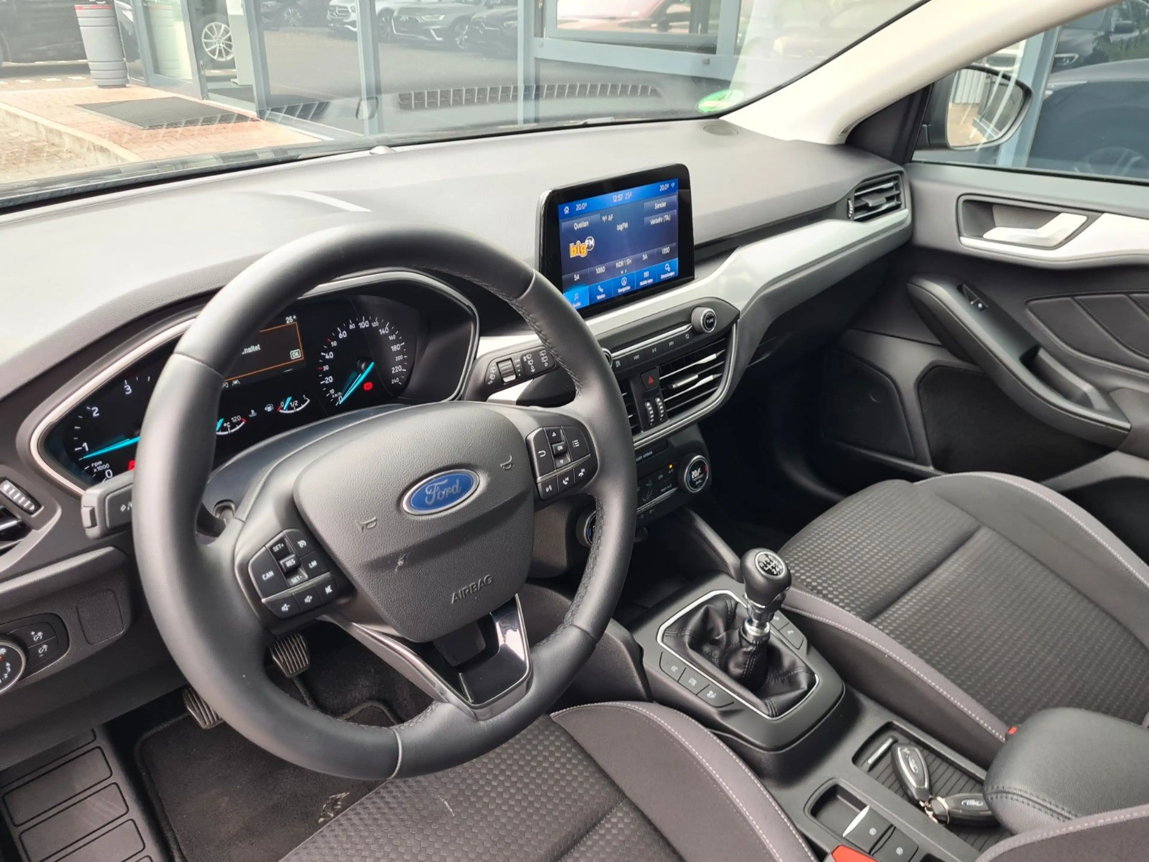 Ford Focus Limo Cool & Connect - NAVI - CAM - — photo 10