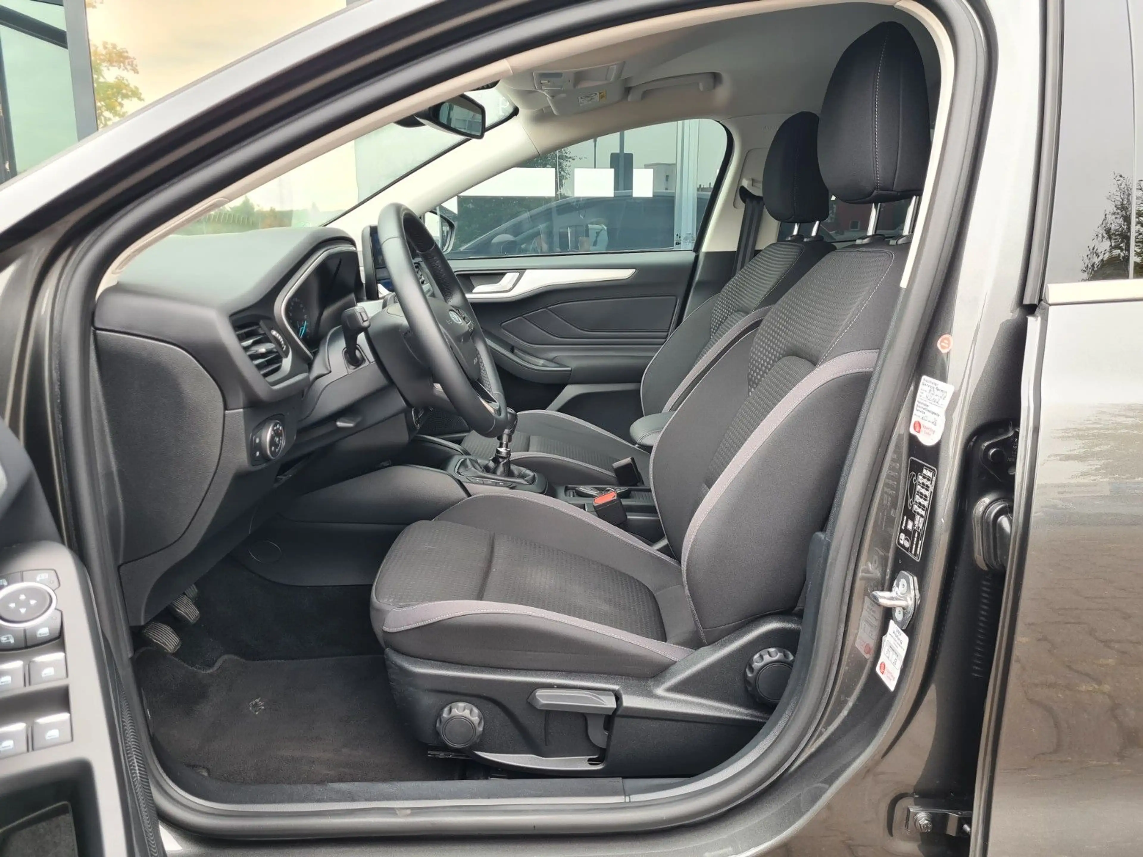 Ford Focus Limo Cool & Connect - NAVI - CAM - — photo 13