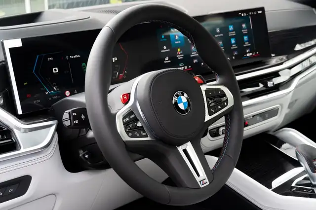 BMW X6 M view 11