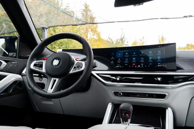 BMW X6 M view 9
