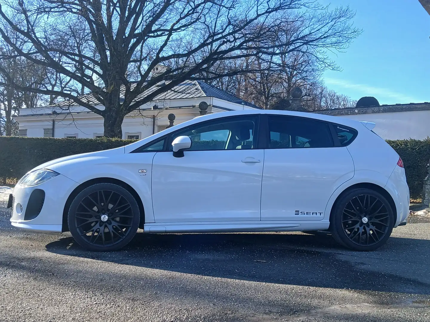 SEAT Leon Leon GT 1,2 TSI GT *PICKERL*2ZONENKLIMA* Weiß - 2