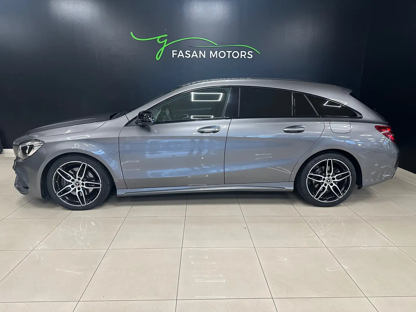 Mercedes-Benz CLA 220 CLA Shooting Brake 220 d Sport auto FL Grijs - 2
