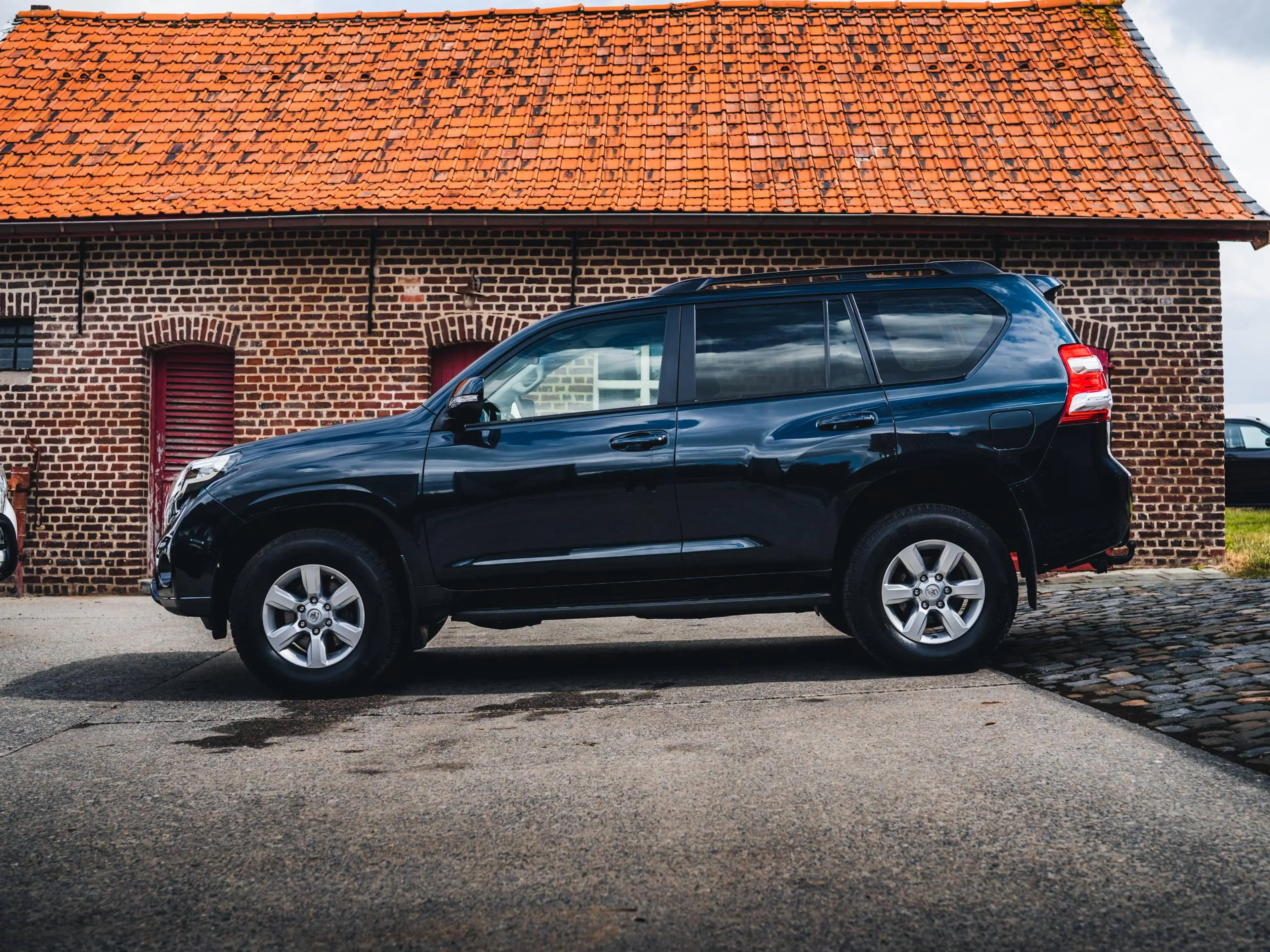 Toyota Land Cruiser 2.8D-4D — photo 2