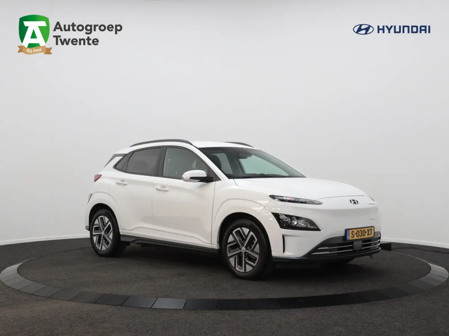 Hyundai KONA EV Fashion 64 kWh | Automaat | Navigatie | Camera Wit - 1