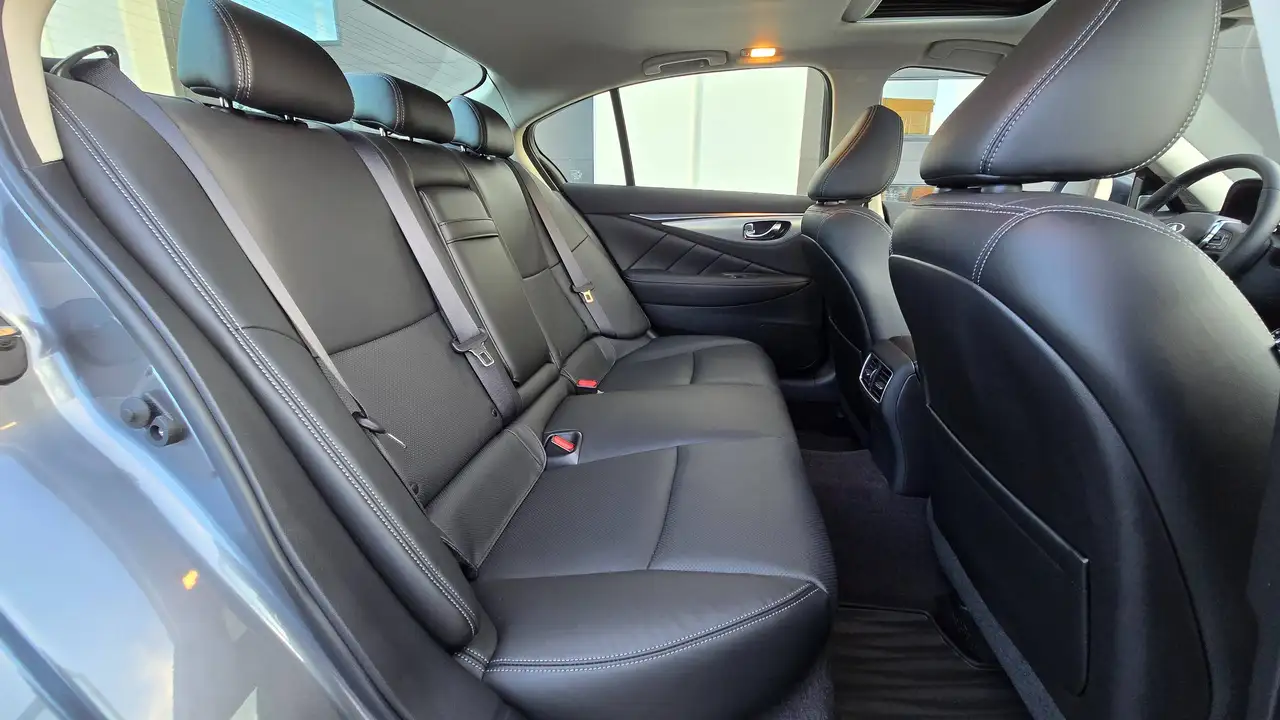 Infiniti Q50 снимка Infiniti Q50