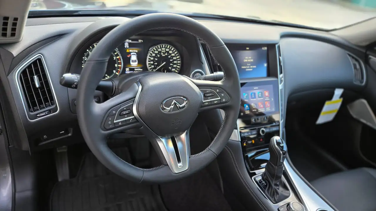 Infiniti Q50 снимка Infiniti Q50