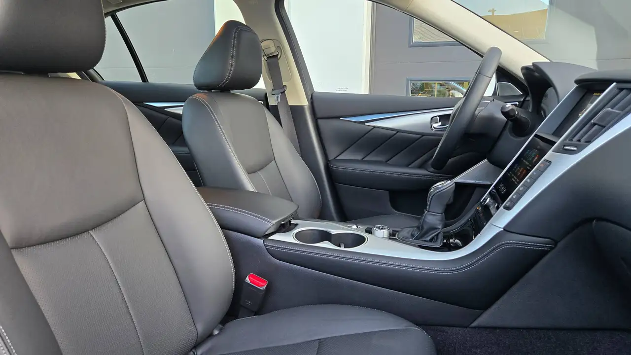 Infiniti Q50 снимка Infiniti Q50