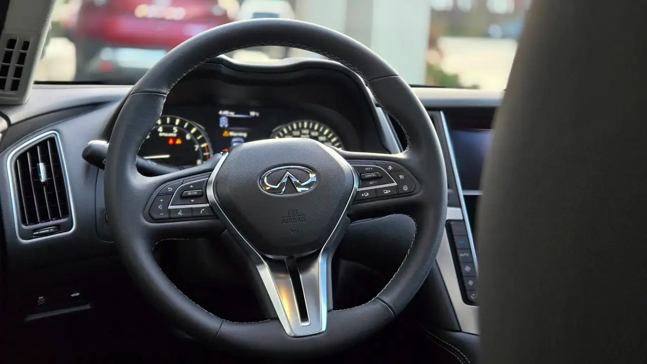 Infiniti Q50 снимка Infiniti Q50