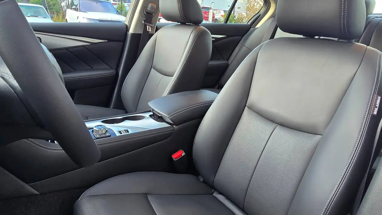 Infiniti Q50 снимка Infiniti Q50