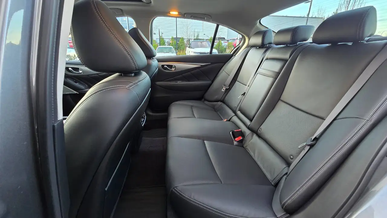 Infiniti Q50 снимка Infiniti Q50