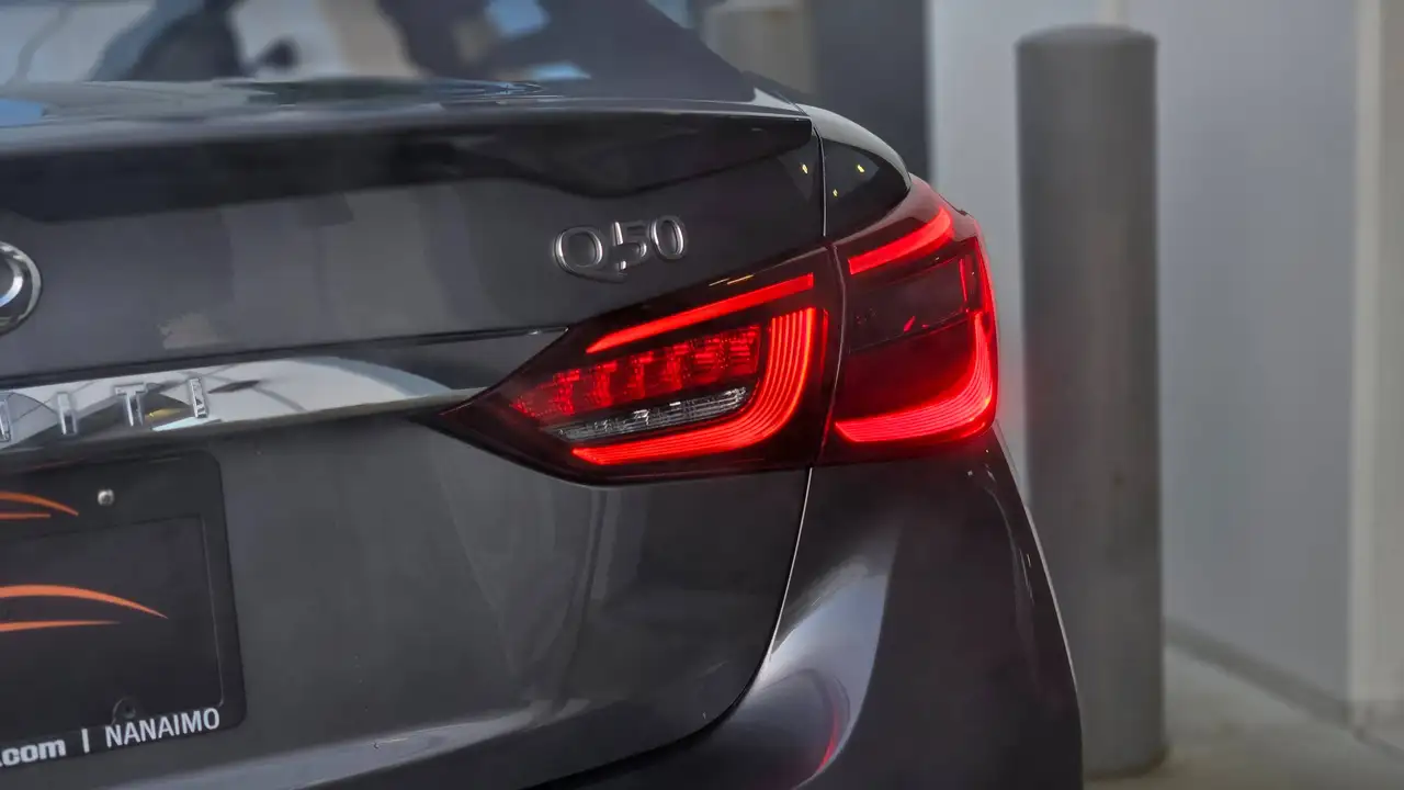 Infiniti Q50 снимка Infiniti Q50