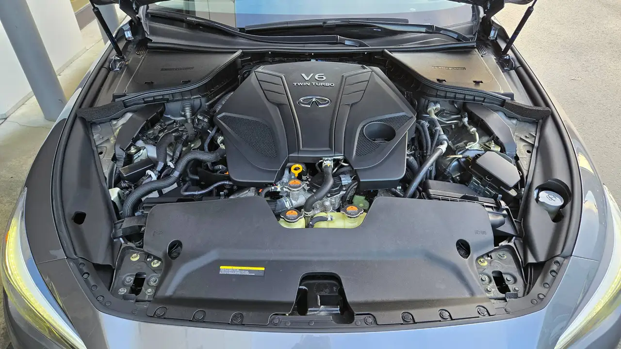 Infiniti Q50 снимка Infiniti Q50