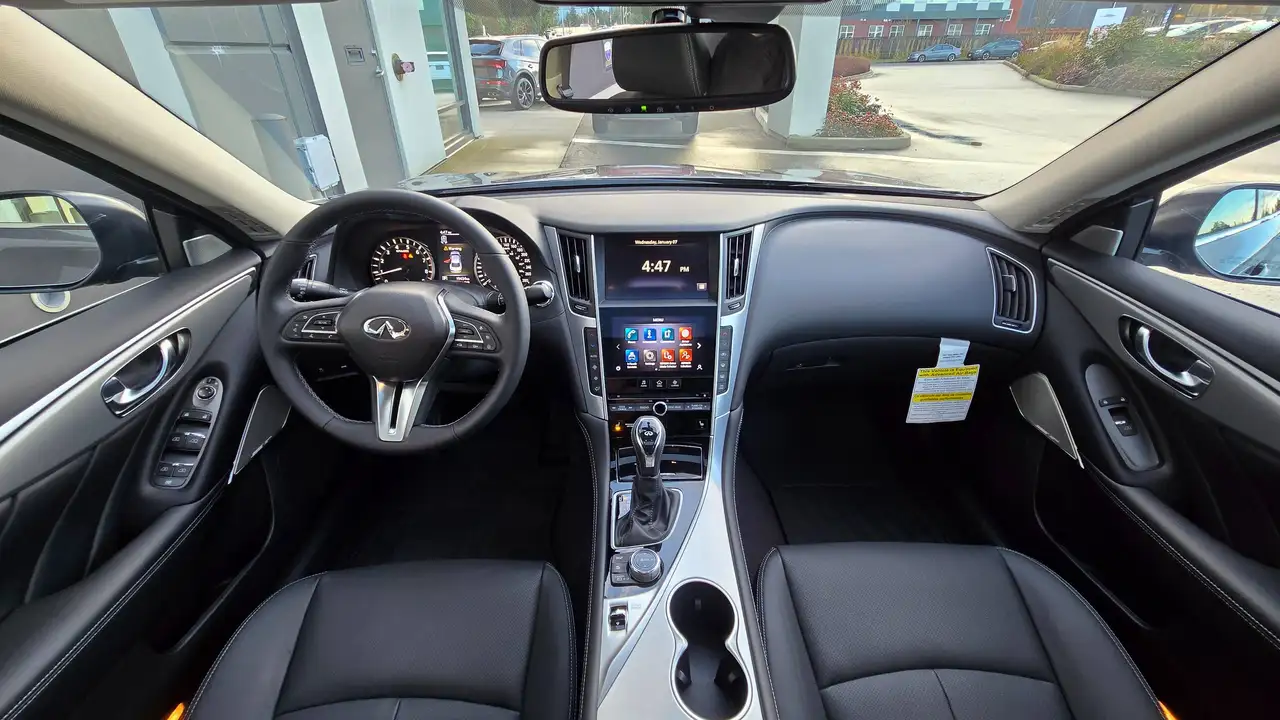 Infiniti Q50 снимка Infiniti Q50
