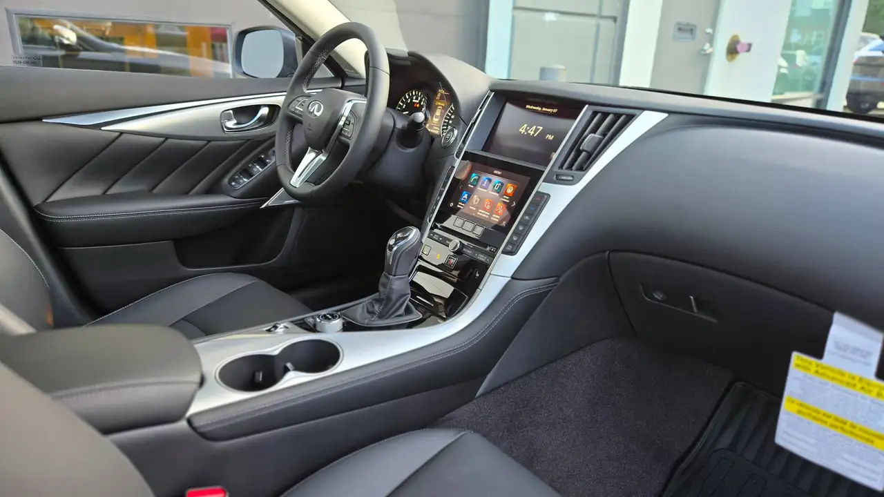Infiniti Q50 снимка Infiniti Q50