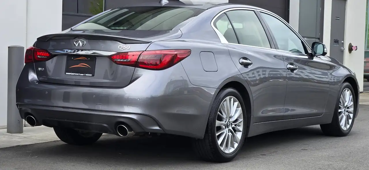Infiniti Q50 снимка Infiniti Q50