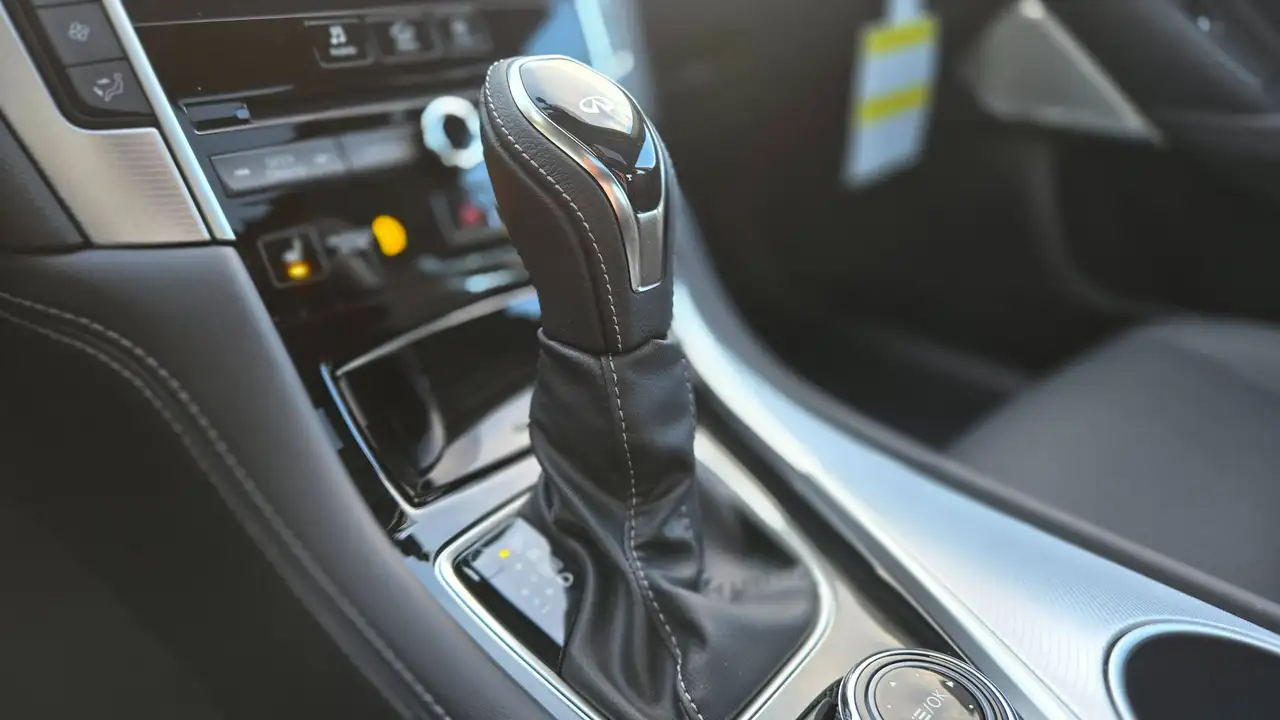 Infiniti Q50 снимка Infiniti Q50