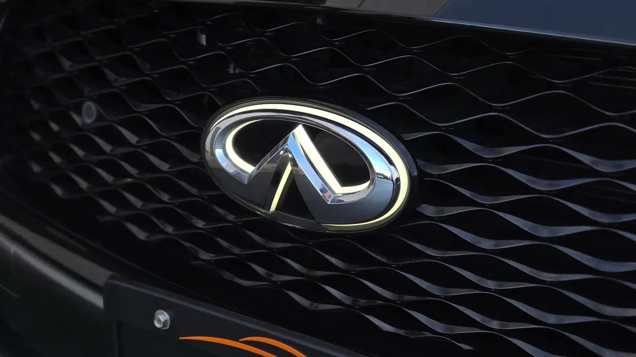 Infiniti Q50 снимка Infiniti Q50