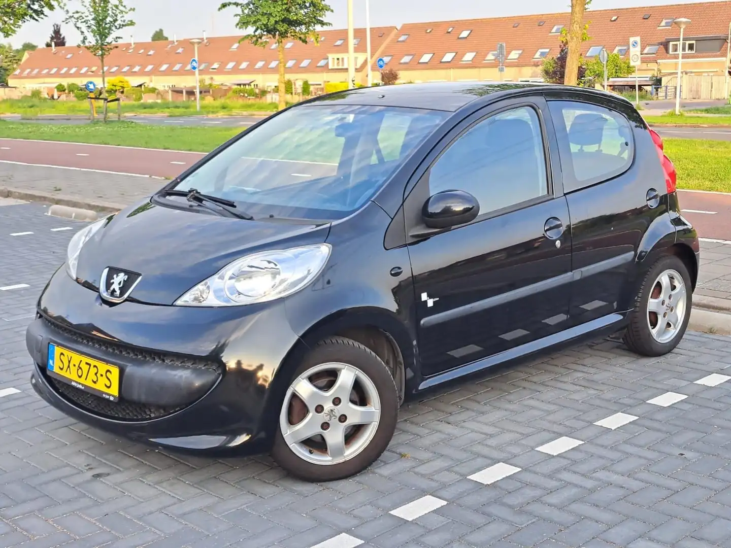 Peugeot 107 107 1.0-12V XR Siyah - 1
