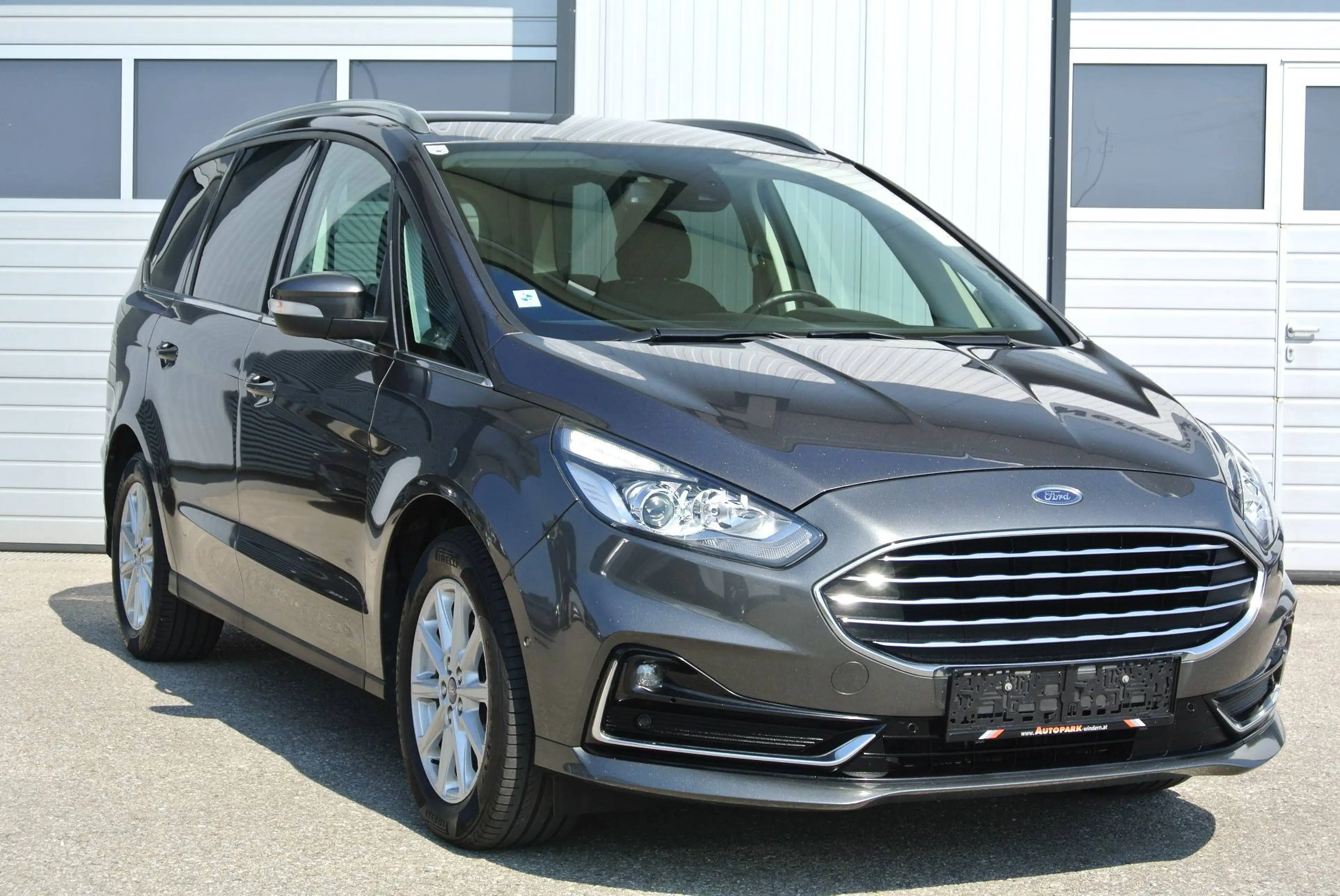 Ford Galaxy 2.5 Duratec FHEV Titanium Aut. **7-Sitze ** — photo 3