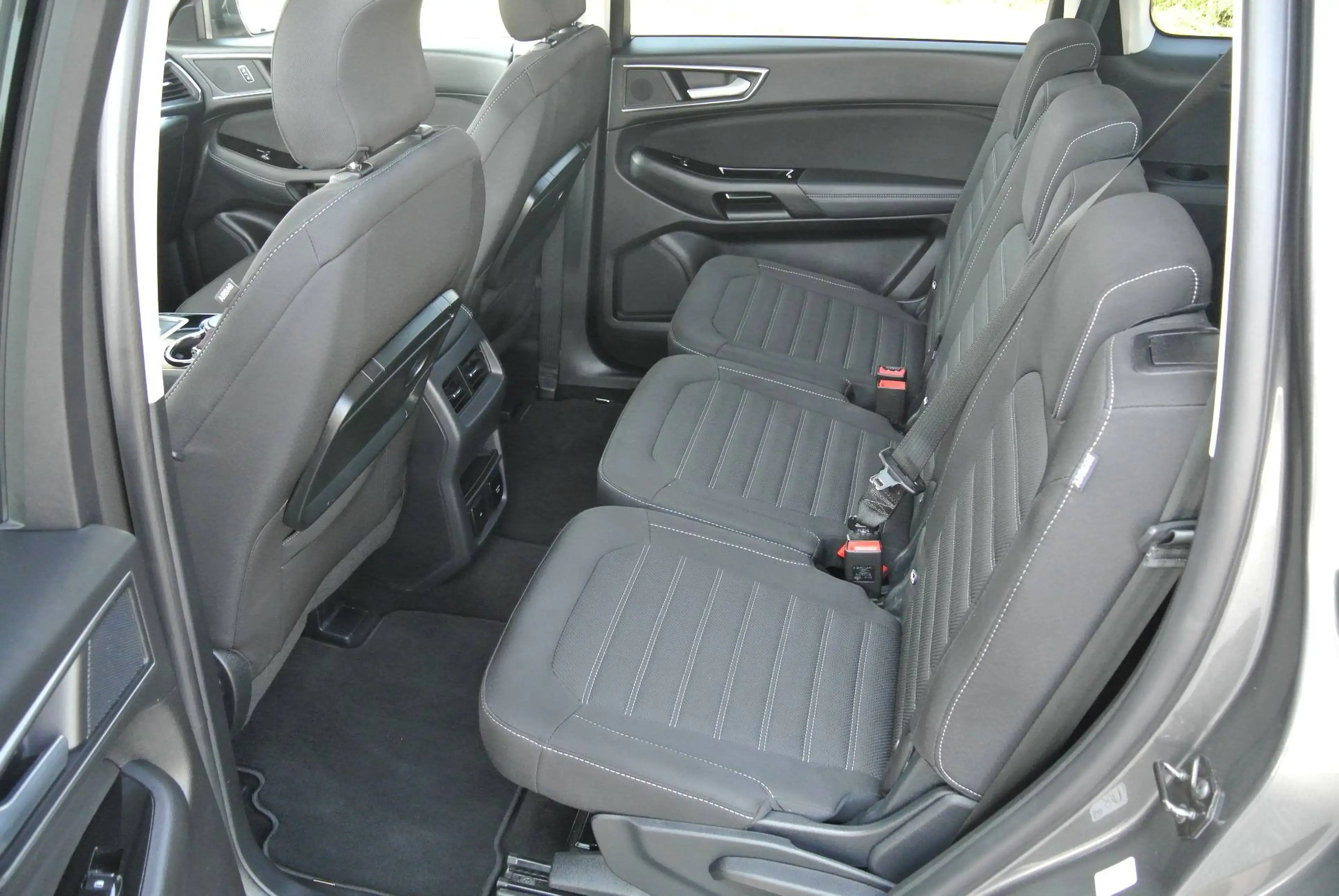 Ford Galaxy 2.5 Duratec FHEV Titanium Aut. **7-Sitze ** — photo 7